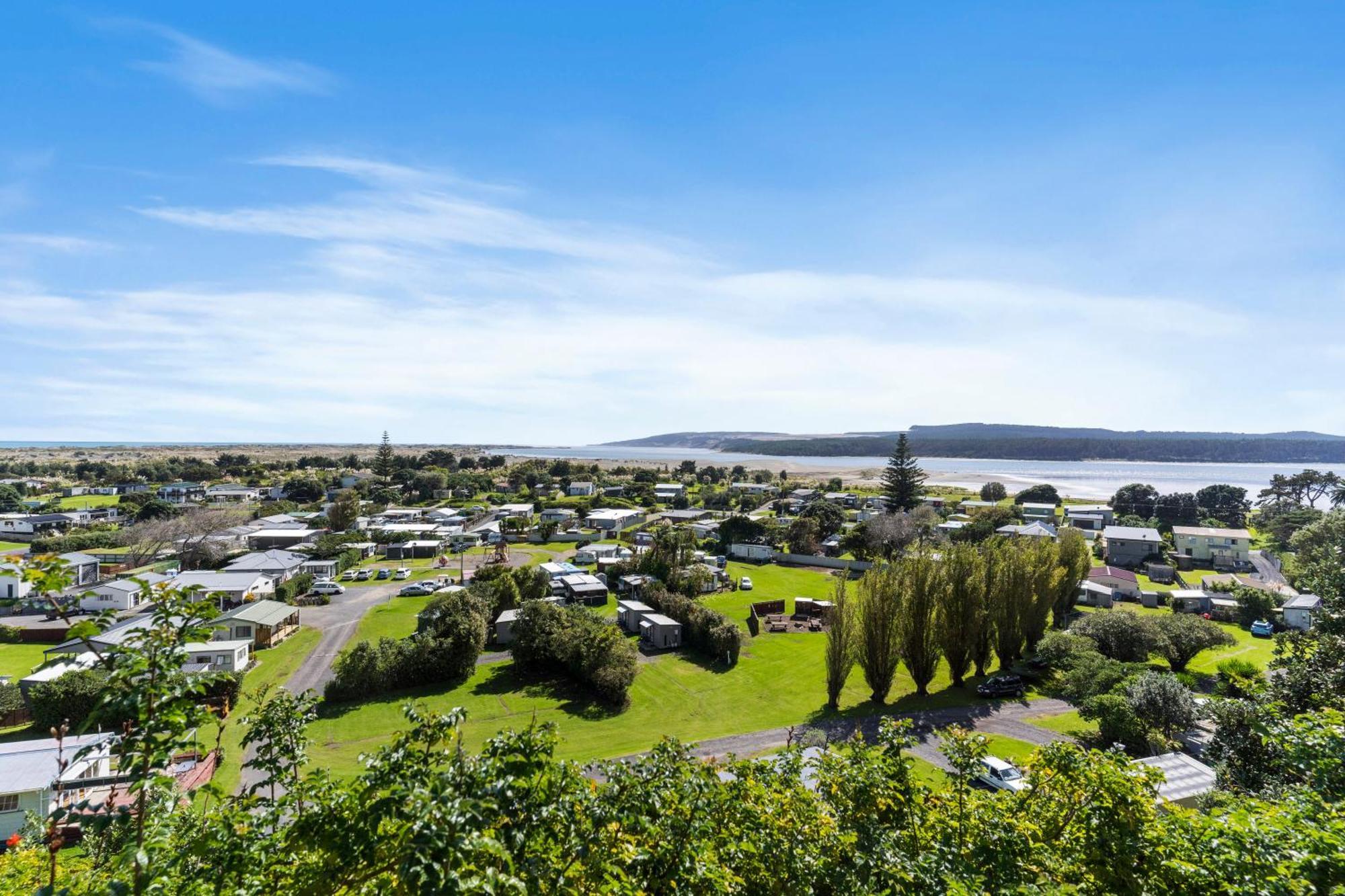 Port Waikato Holiday Park 외부 사진