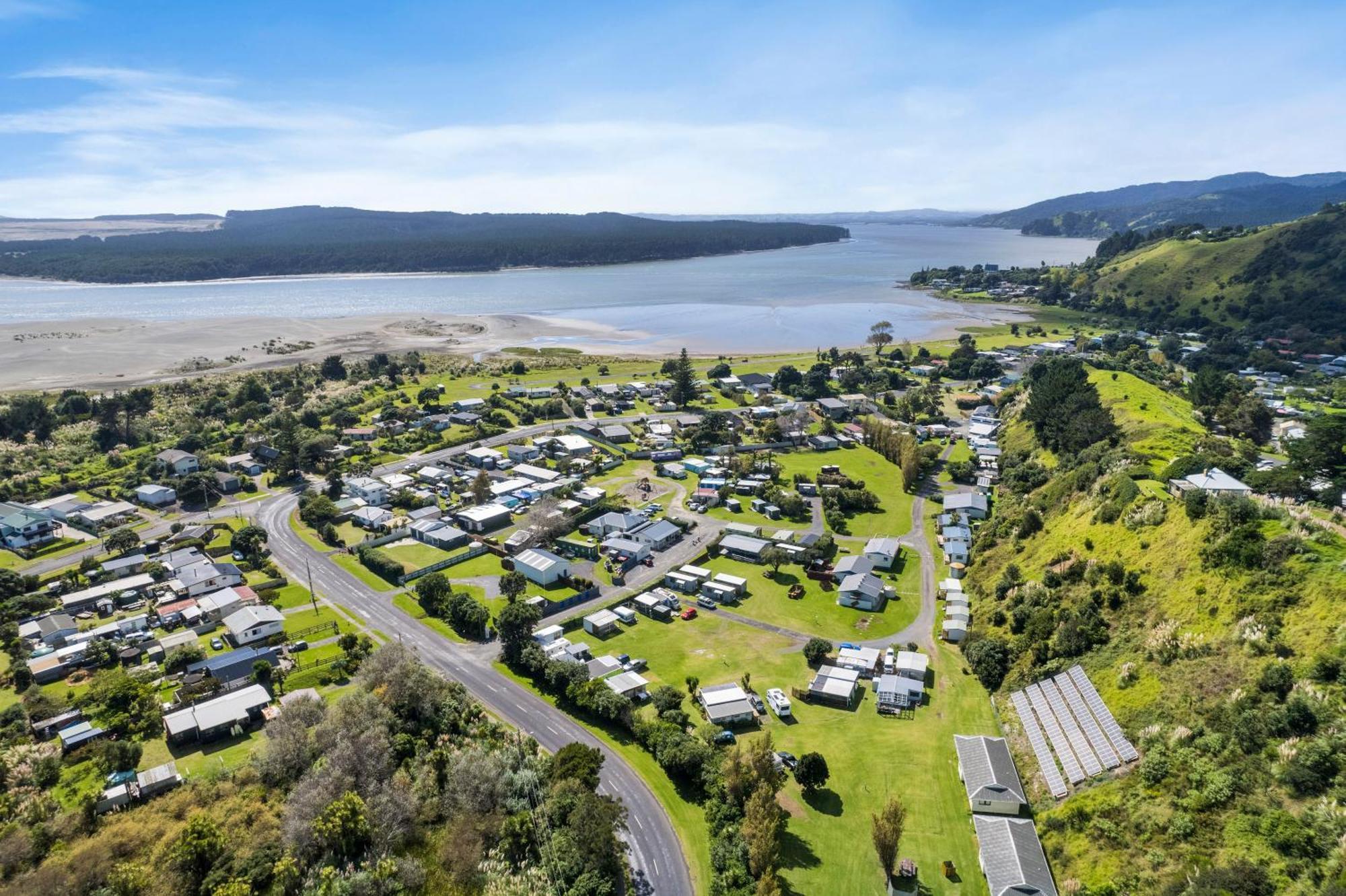 Port Waikato Holiday Park 외부 사진