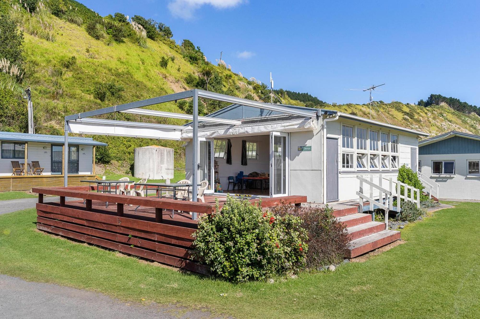 Port Waikato Holiday Park 외부 사진