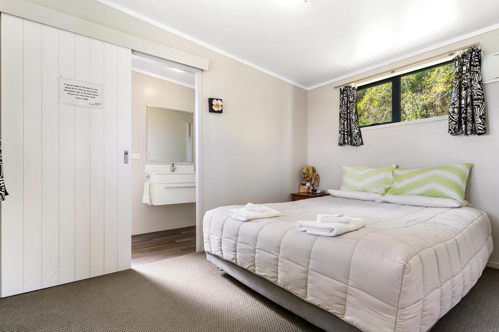 Port Waikato Holiday Park 외부 사진