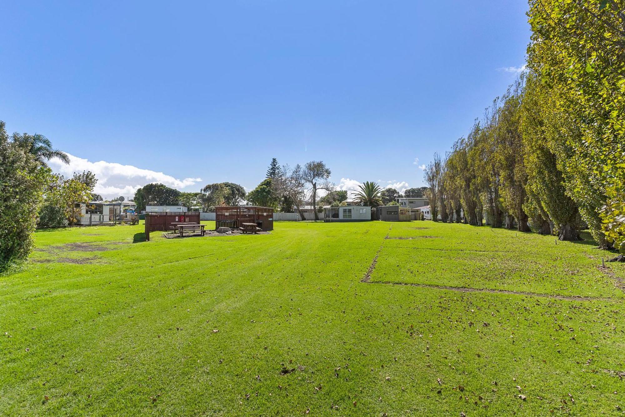 Port Waikato Holiday Park 외부 사진