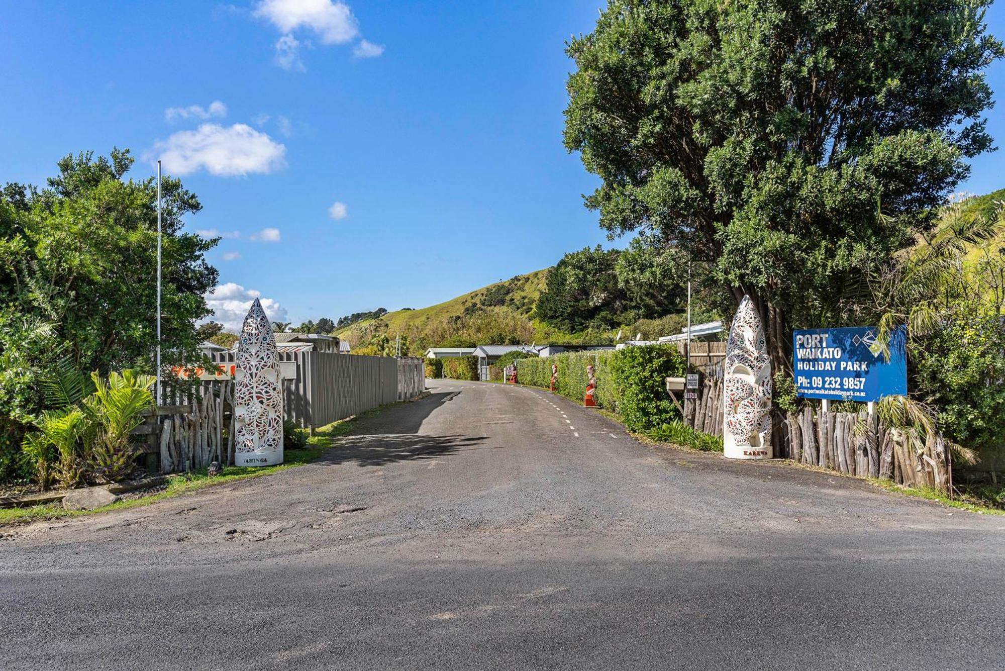 Port Waikato Holiday Park 외부 사진