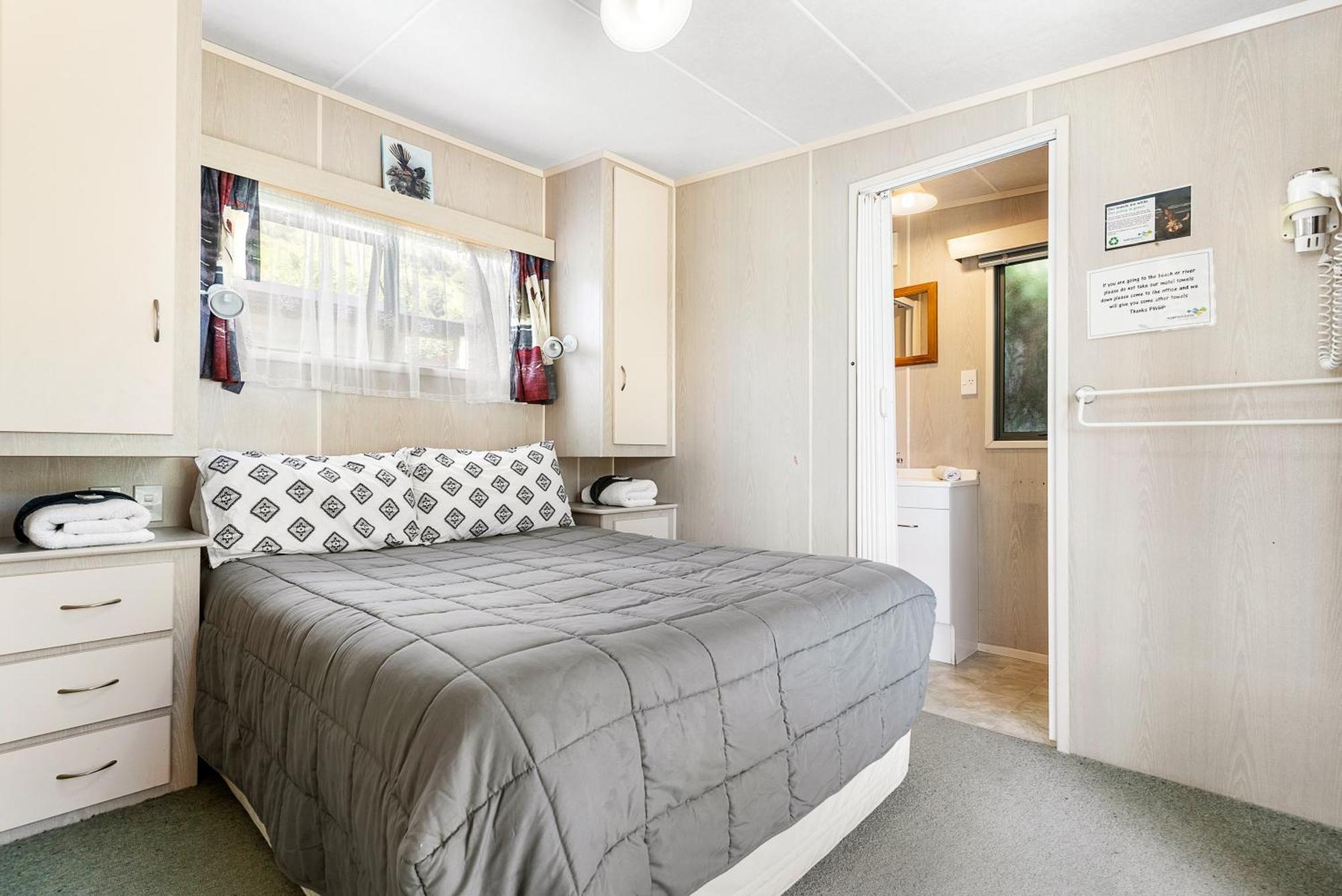 Port Waikato Holiday Park 외부 사진