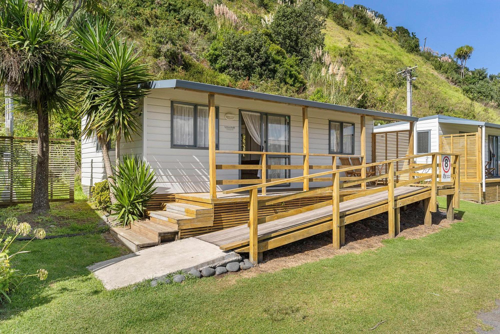 Port Waikato Holiday Park 외부 사진