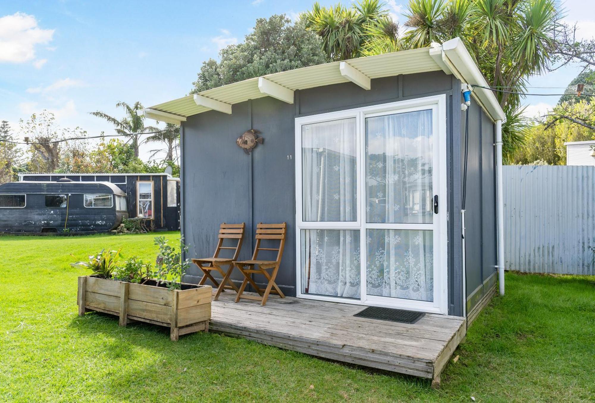 Port Waikato Holiday Park 외부 사진
