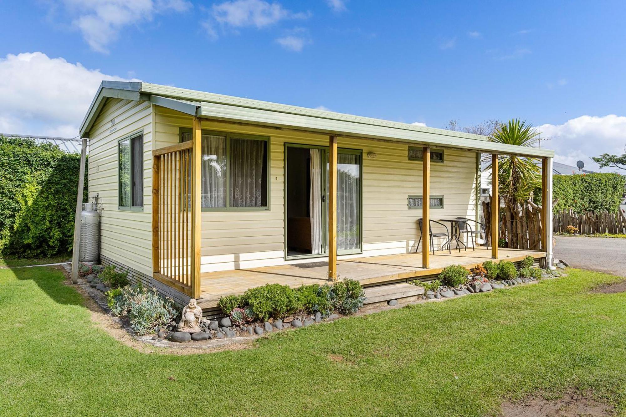 Port Waikato Holiday Park 외부 사진