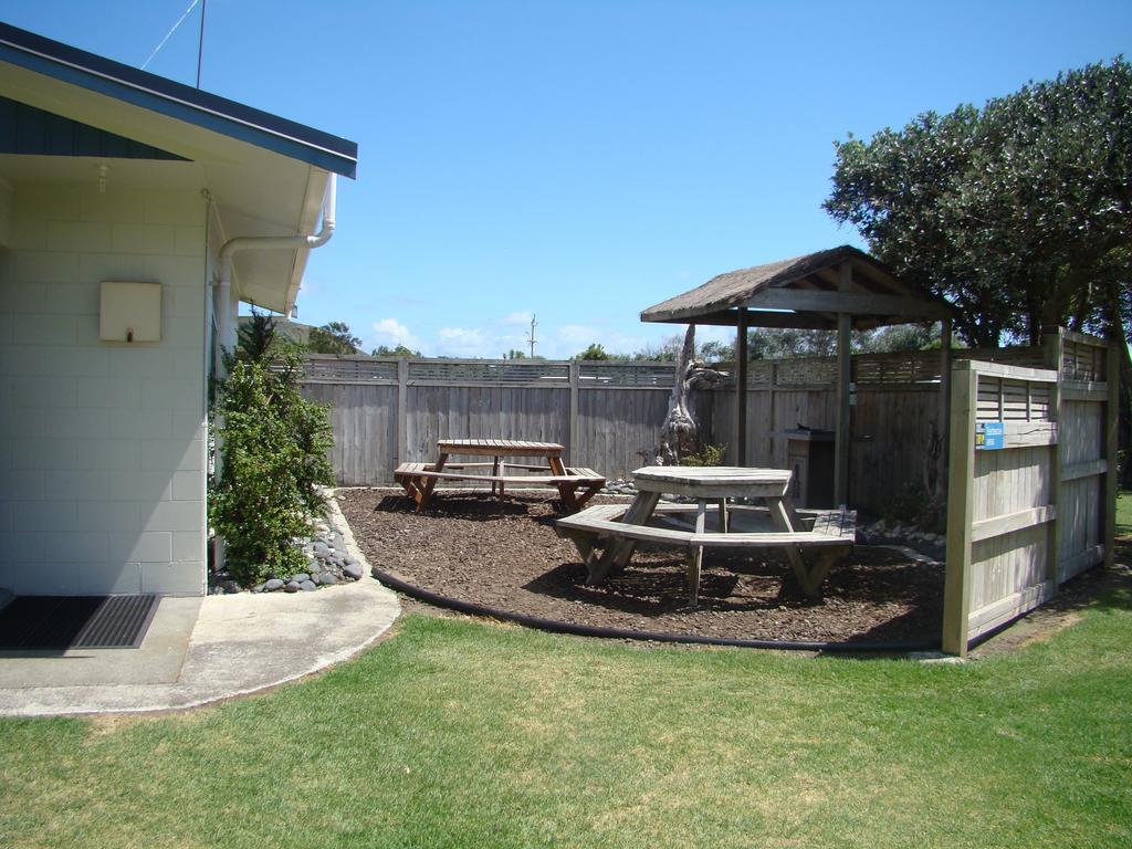 Port Waikato Holiday Park 외부 사진