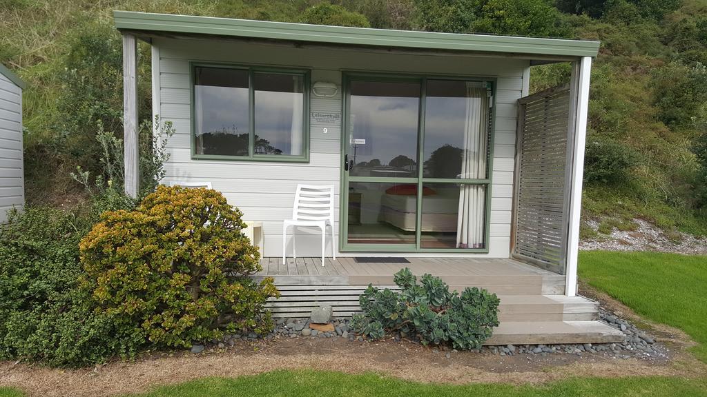 Port Waikato Holiday Park 외부 사진