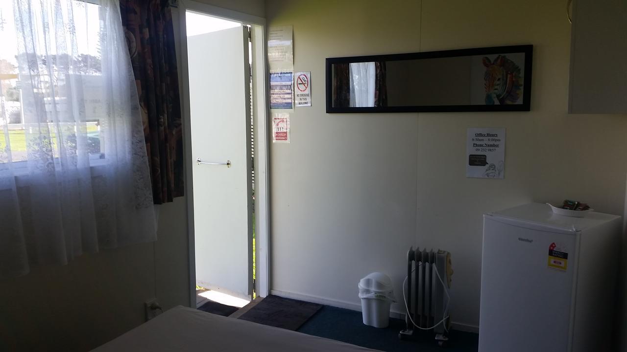 Port Waikato Holiday Park 외부 사진